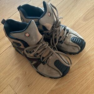 Women’s size 8 Merrell hiking boots